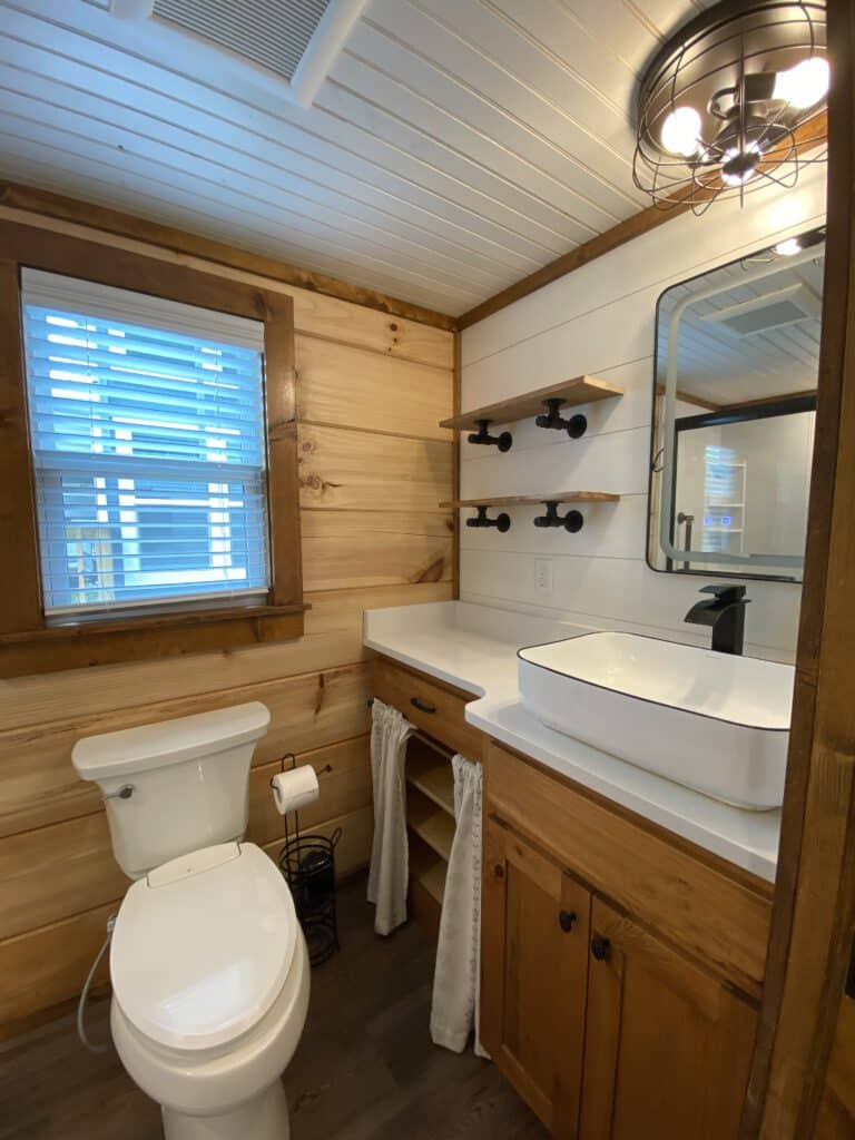 107-creekwalk-08-bathroom